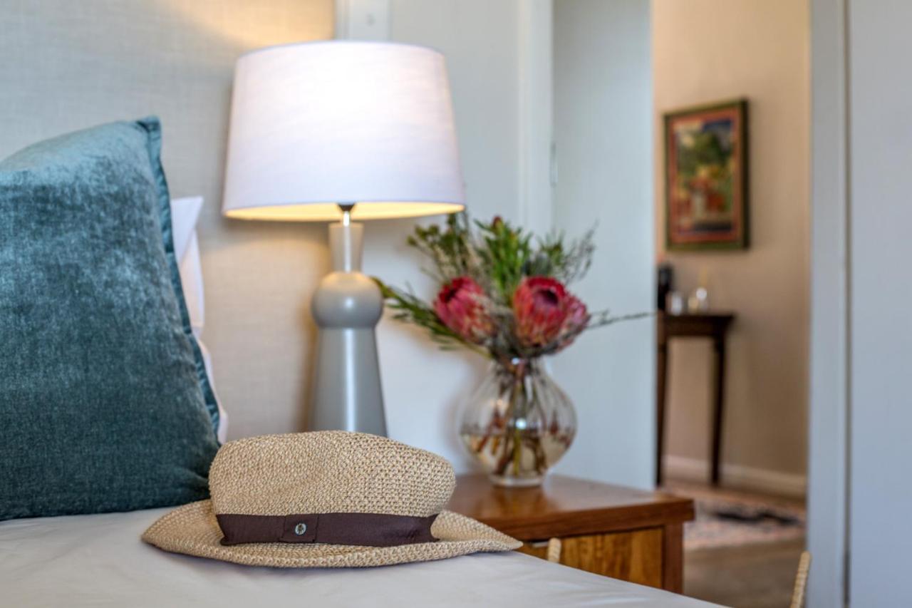 Far Horizons Camps Bay Hotel Кейптаун Екстериор снимка