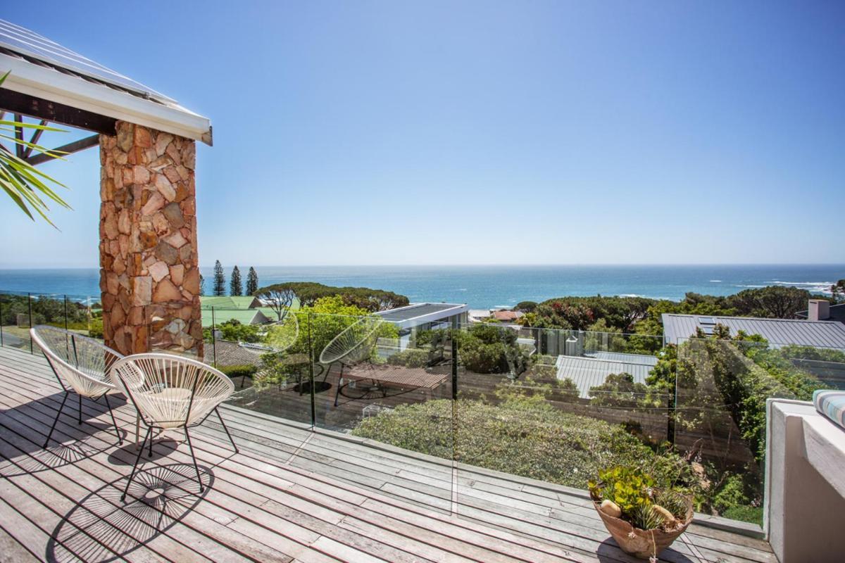 Far Horizons Camps Bay Hotel Кейптаун Екстериор снимка