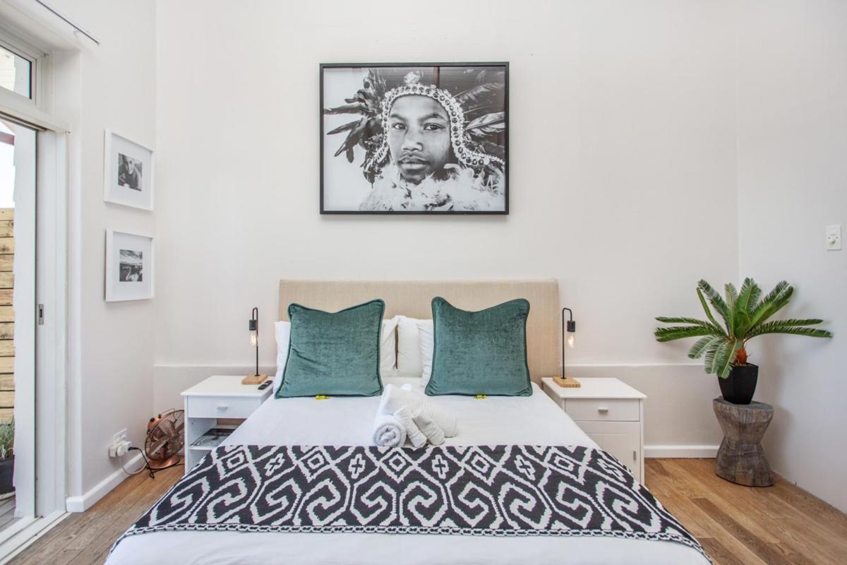 Far Horizons Camps Bay Hotel Кейптаун Екстериор снимка
