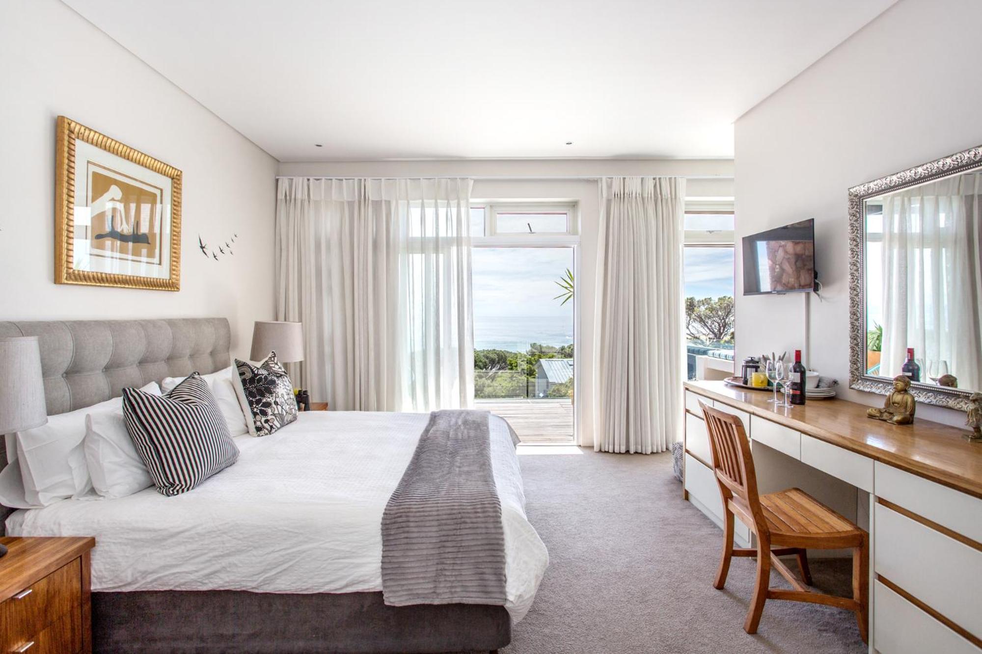 Far Horizons Camps Bay Hotel Кейптаун Екстериор снимка
