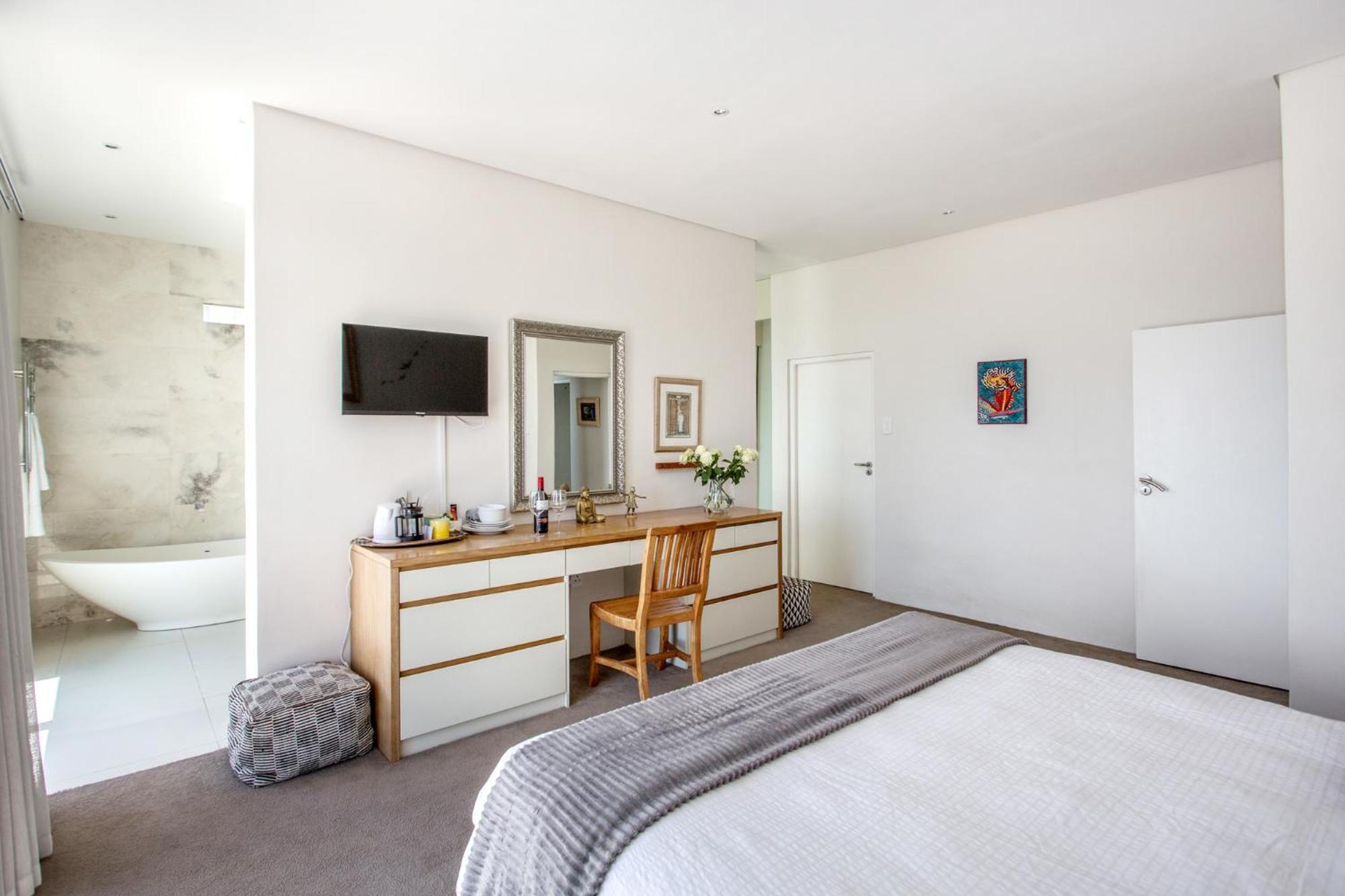 Far Horizons Camps Bay Hotel Кейптаун Екстериор снимка