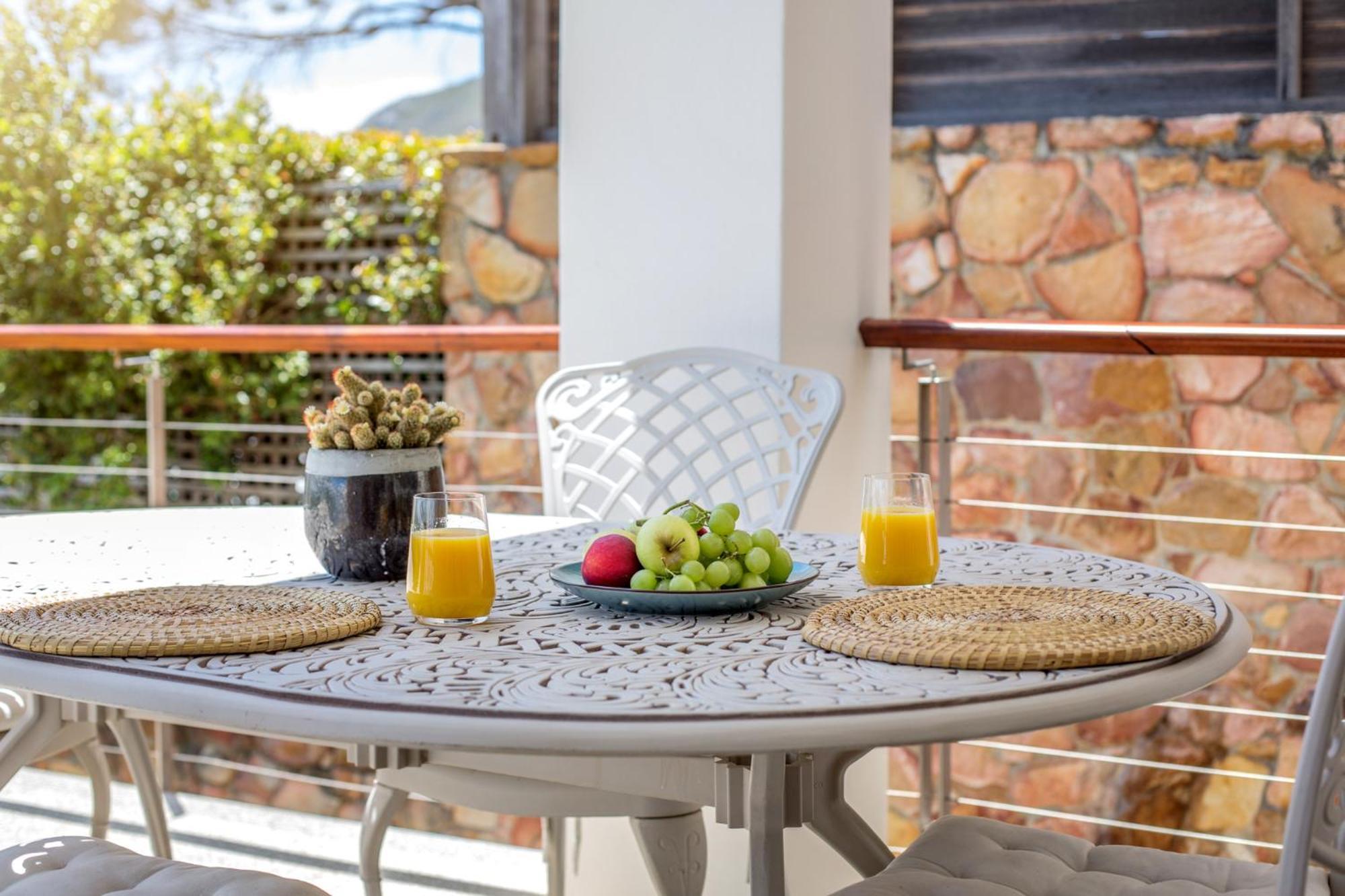 Far Horizons Camps Bay Hotel Кейптаун Екстериор снимка