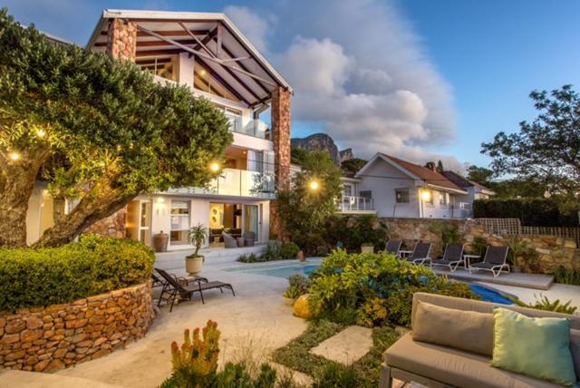 Far Horizons Camps Bay Hotel Кейптаун Екстериор снимка